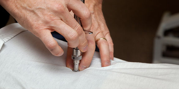 patient getting activator methods in Irvine for auto accident injury