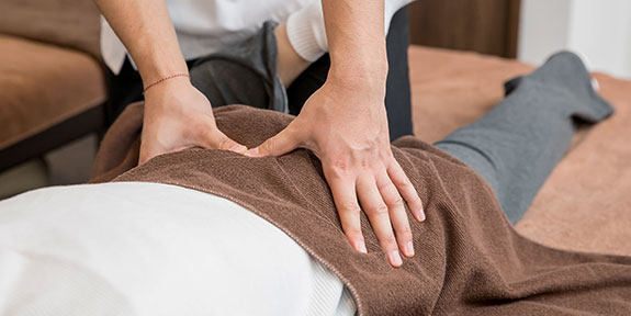 patient getting diversified chiropractic in Irvine for auto accident injury