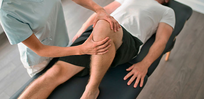 patient receiving knee decompression in Irvine for auto accident injury