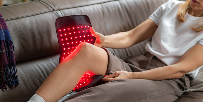 patient getting light therapy in Irvine for auto accident injury